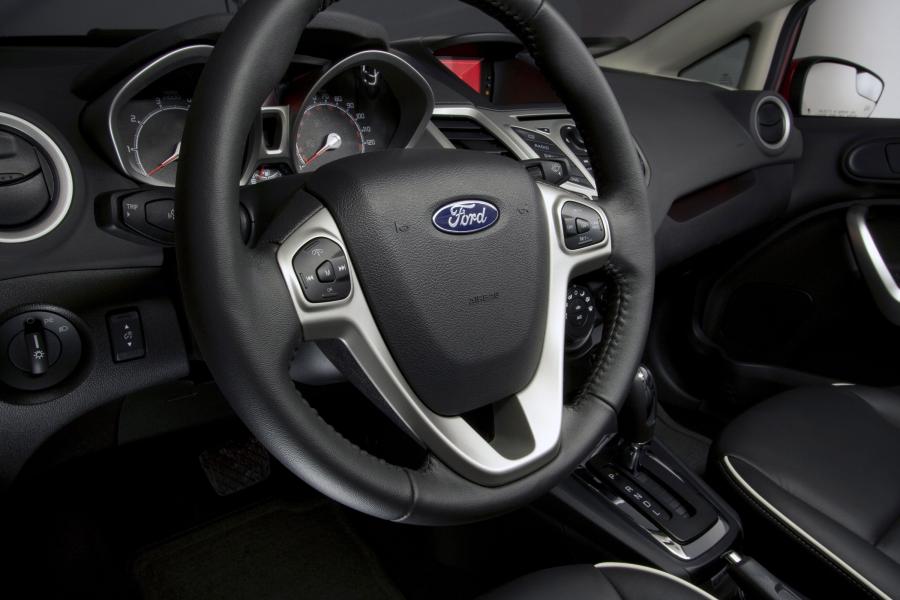  Ford Fiesta Sedan 2010 года  (US) (фото 7 из 21)
